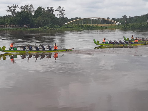  Tim Putri Malaysia Kalahkan Tim Putra di Iven Serindit International Boat Race